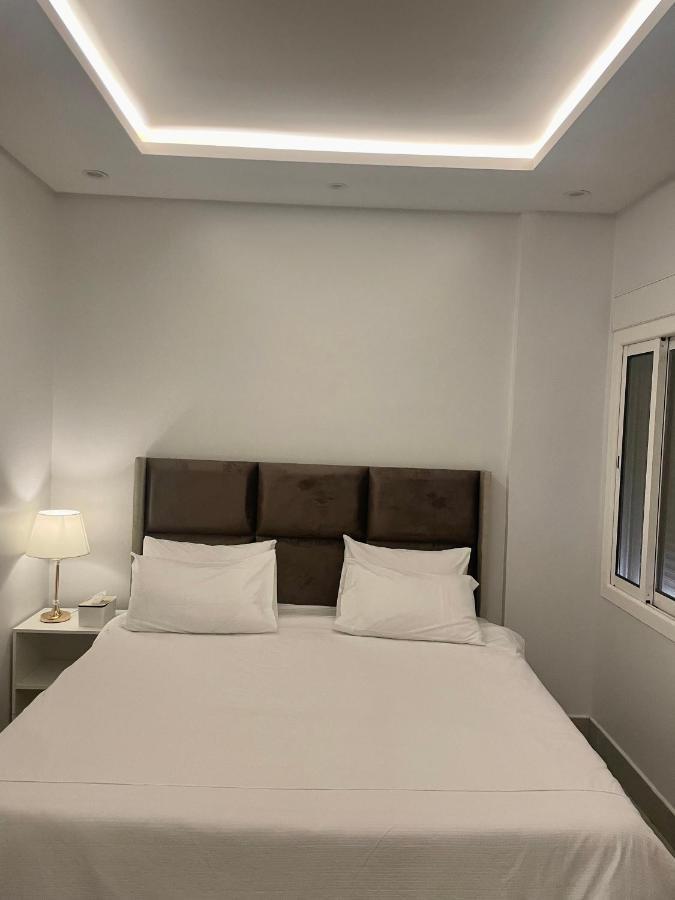 Apartment شقة فاخرة بغرفتي نوم وغرفتي جلوس بدخول ذاتي وفناء Riyadh
